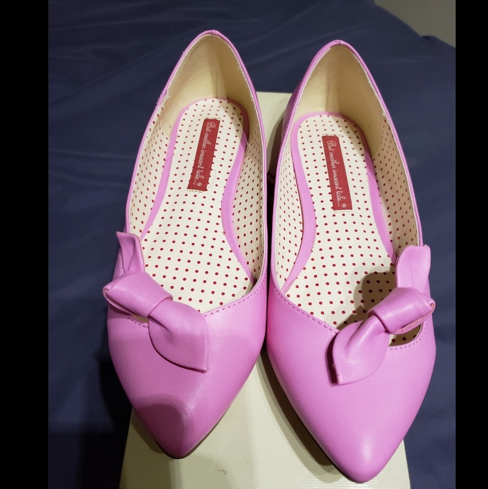 B.A.I.T. Footwear flats